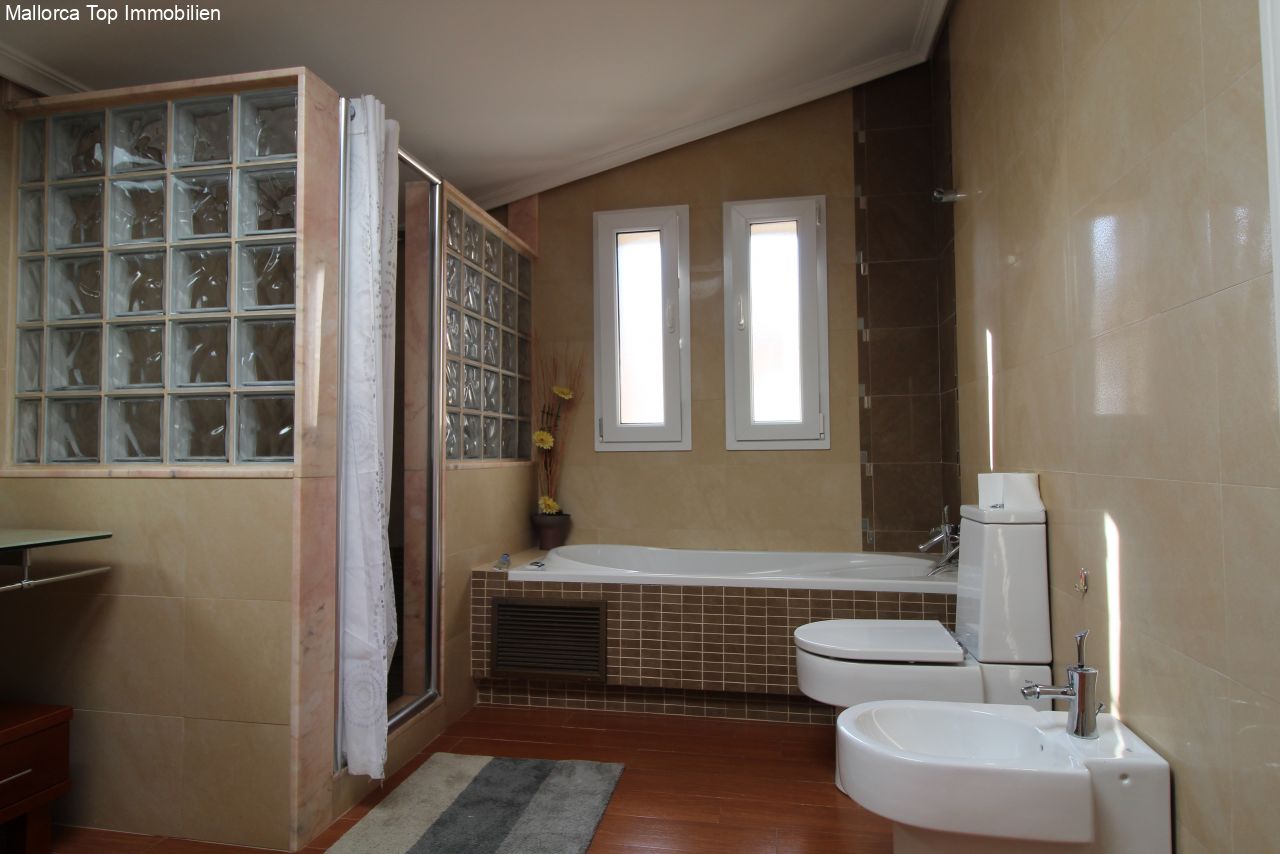 Bathroom en suite Bathroom en suite