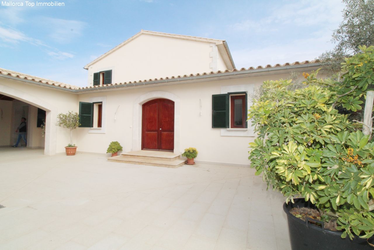 Inviting courtyard with a covered entrance area and functional open space