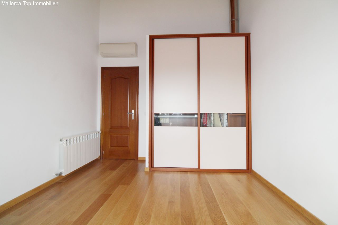 Bedroom with practical built-in wardrobe and heating system