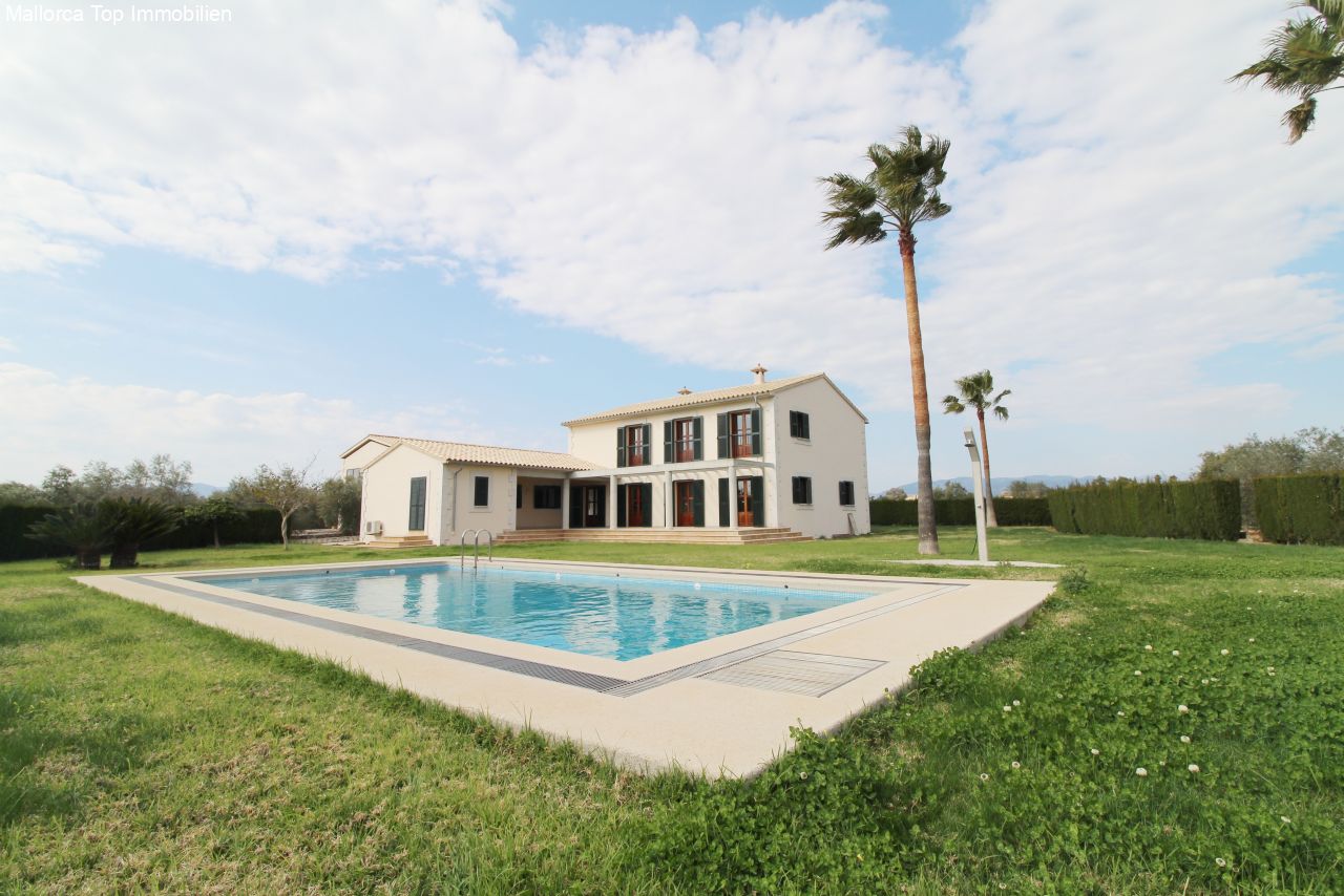 Pool area with a large sun terrace and spacious garden ambiance
