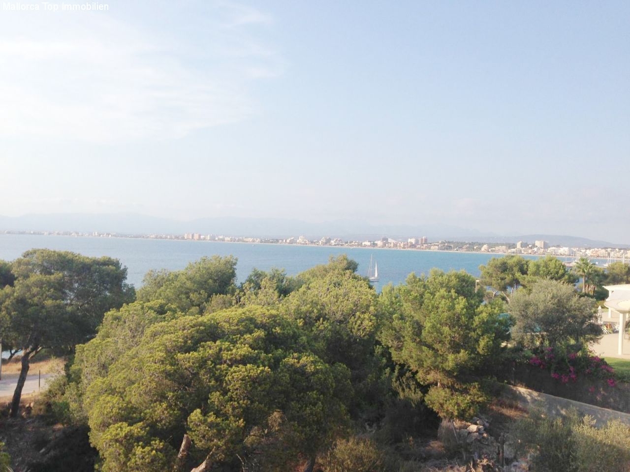 Sea view with an unobstructed panoramic view over the bay