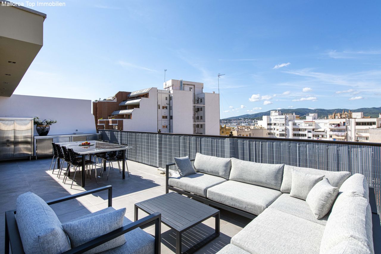Penthouse with 2 large terraces and garage 
