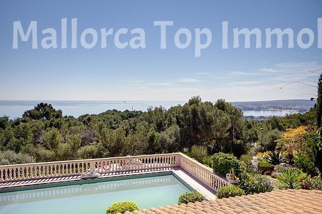 Panoramic terrace with swimming pool and sea view