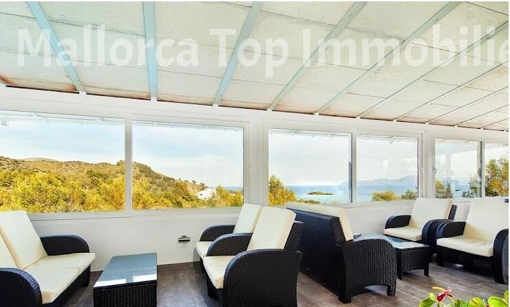 Panorama lounge with all-round glazing and sea view Panorama lounge with all-round glazing and sea view