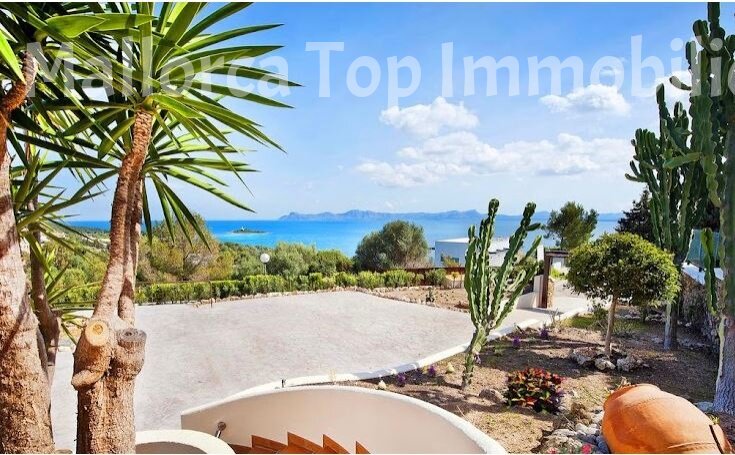 Modern property with rental license, sports facility and restaurant 