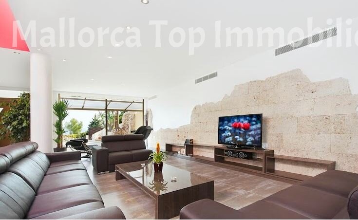 Living area with natural stone accent and open floor plan – perfect for entertainment and relaxation Living area with natural stone accent and open floor plan – perfect for entertainment and relaxation
