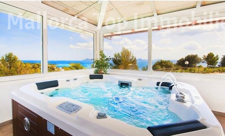 Luxury whirlpool with panoramic sea view and full glazing Luxury whirlpool with panoramic sea view and full glazing