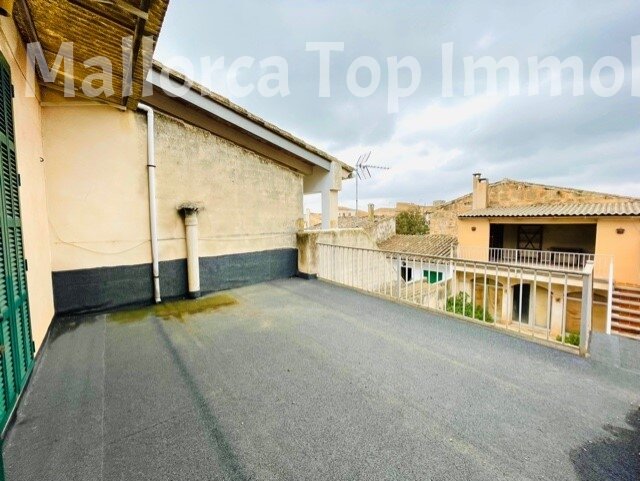 Terrace with panoramic view and ample space for extensions Terrace with panoramic view and ample space for extensions