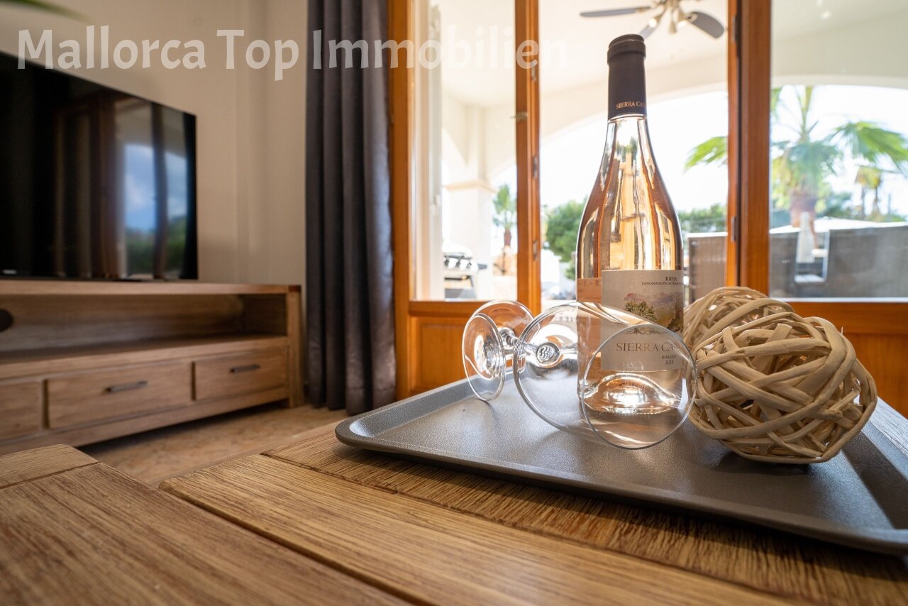 Living area with large windows and direct access to the sunny terrace