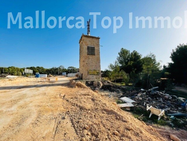 Historic defensive tower as a visual highlight on a spacious property – Unique renovation project with character Historic defensive tower as a visual highlight on a spacious property – Unique renovation project with character