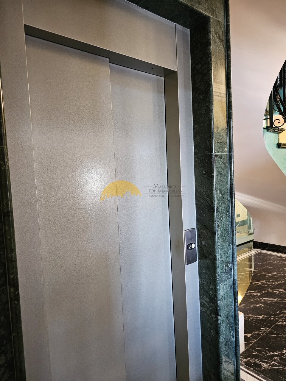 Modern elevator with high-quality equipment – comfortable vertical access in elegant design Modern elevator with high-quality equipment – comfortable vertical access in elegant design