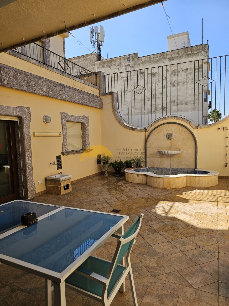 Exclusive rooftop terrace with hot tub and wellness area – private outdoor relaxation oasis Exclusive rooftop terrace with hot tub and wellness area – private outdoor relaxation oasis