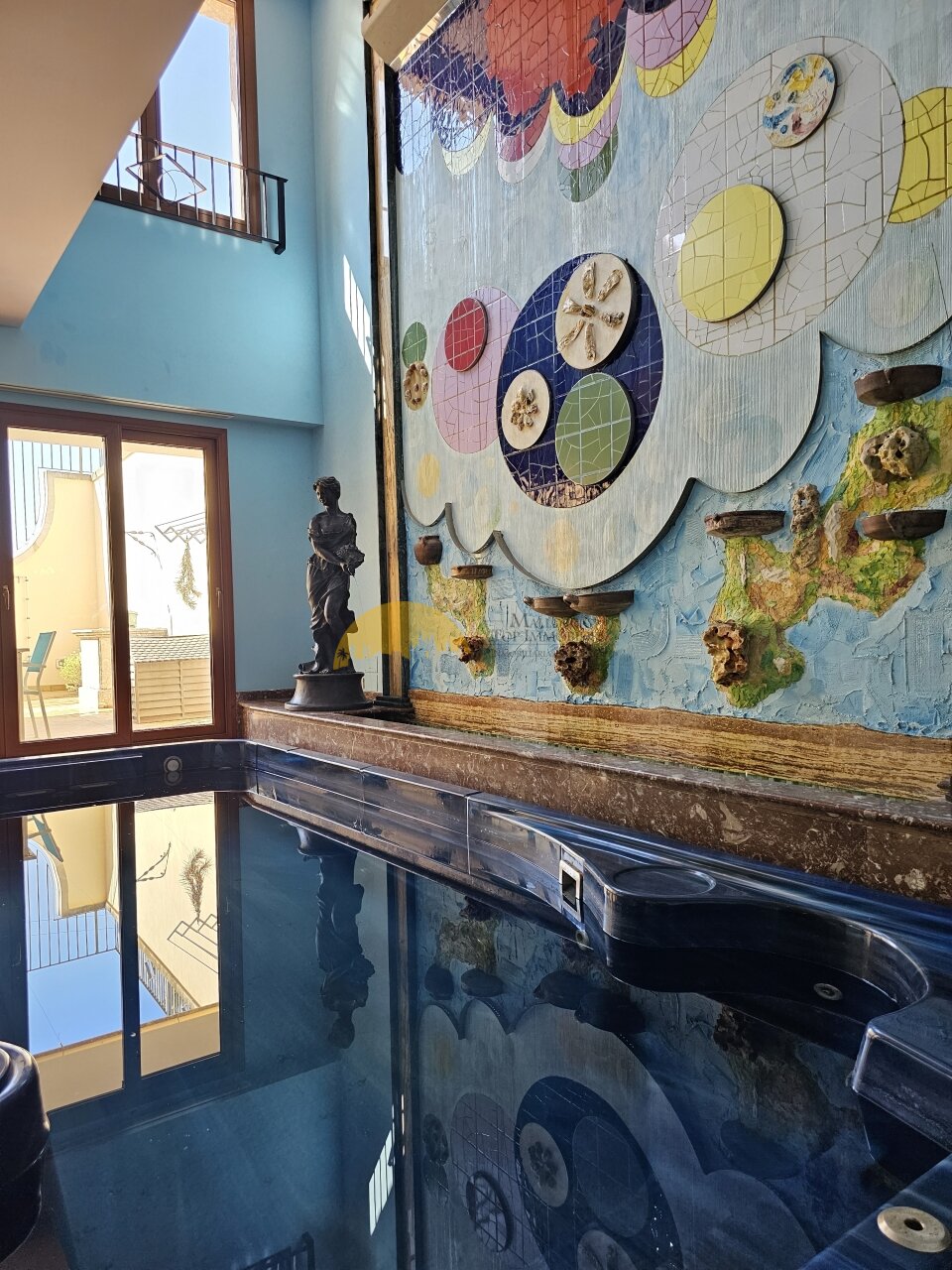 Impressive inner courtyard gallery with skylights and open ceiling height – light-flooded communication area with architectural impact Impressive inner courtyard gallery with skylights and open ceiling height – light-flooded communication area with architectural impact