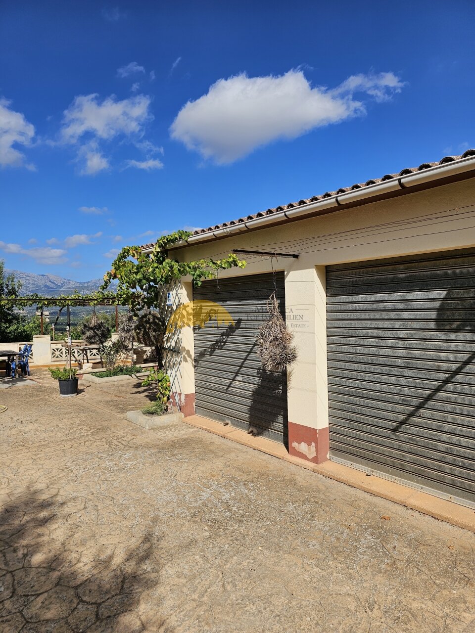 Double garage with retractable roll-up door systems and attached forecourt Double garage with retractable roll-up door systems and attached forecourt