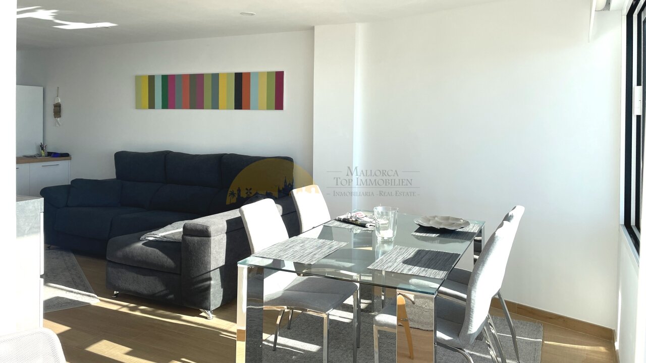 Open living and dining area with optimal space utilization – perfect combination of comfort and functionality Open living and dining area with optimal space utilization – perfect combination of comfort and functionality