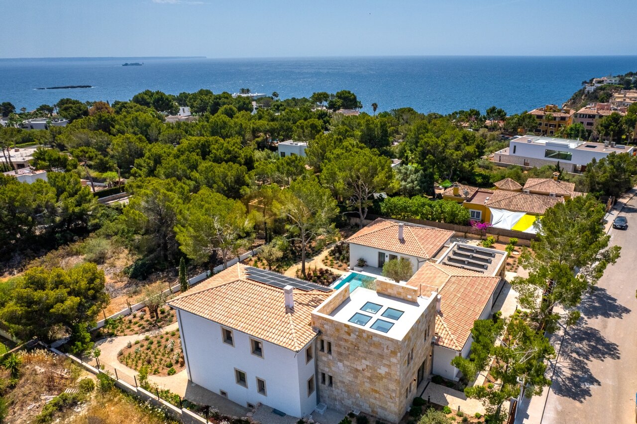Newly built villa in a quiet location with beautiful views 