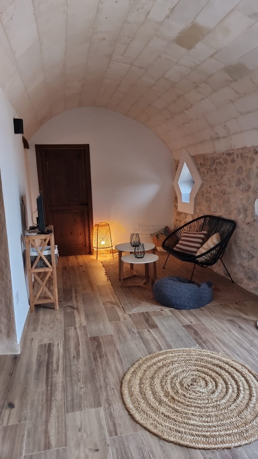 Characterful living space with an impressive barrel vault and high-quality natural stone walls Characterful living space with an impressive barrel vault and high-quality natural stone walls