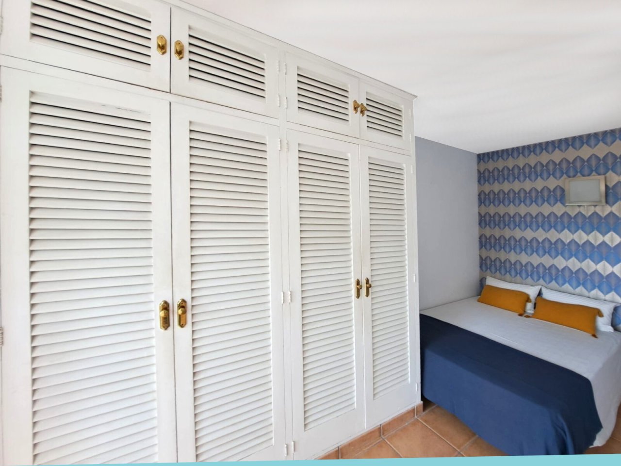 Bedroom with extensive wardrobe system – optimal storage solution Bedroom with extensive wardrobe system – optimal storage solution