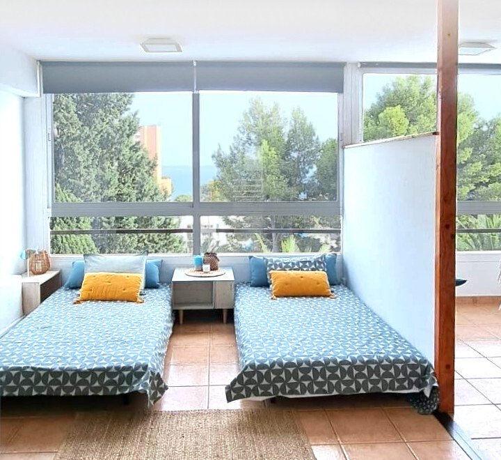 Double bedroom with panoramic glazing and stunning forest view – Natural light and tranquility guaranteed Double bedroom with panoramic glazing and stunning forest view – Natural light and tranquility guaranteed
