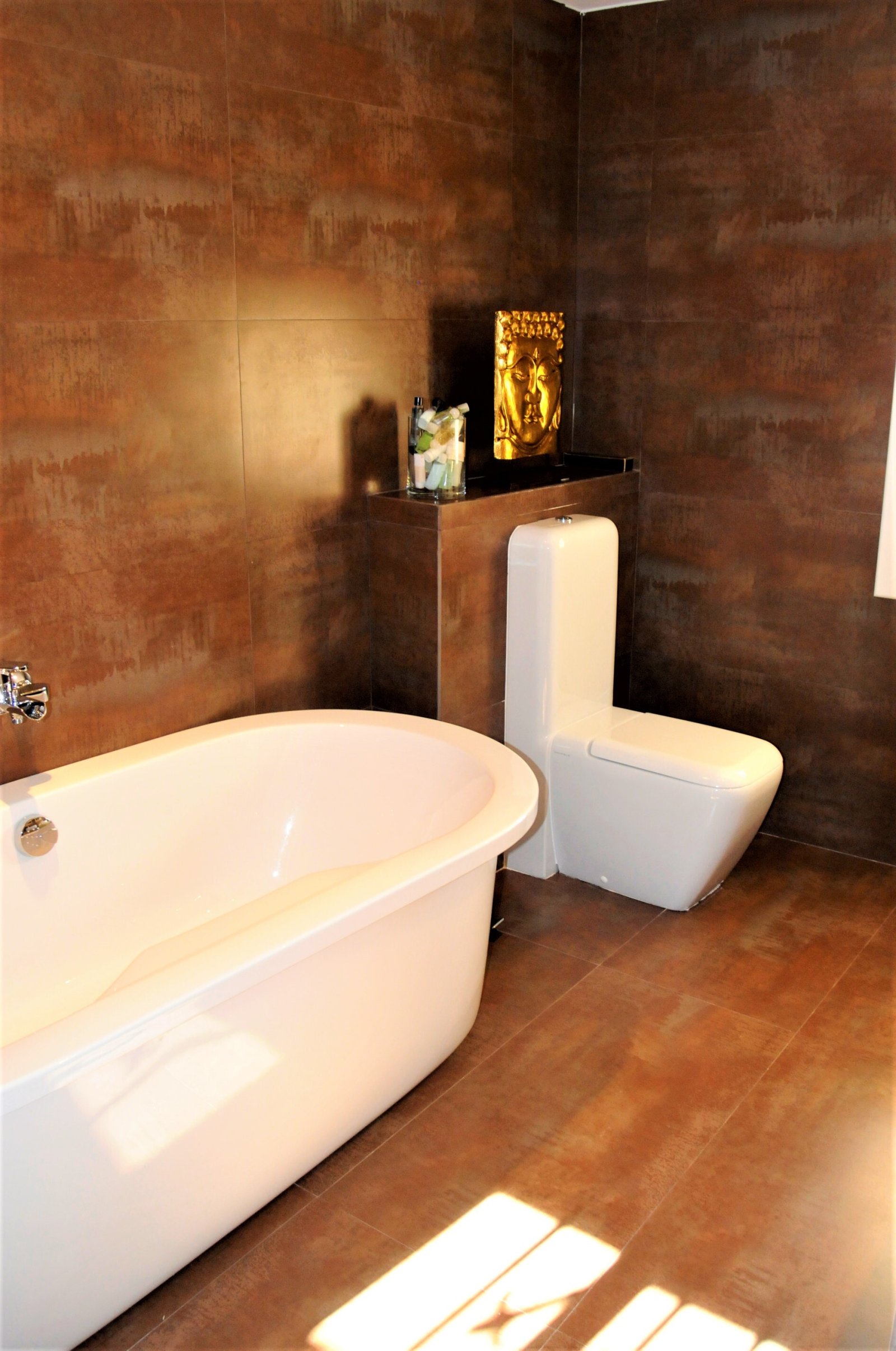 Luxurious bathroom with freestanding tub and elegant niche design