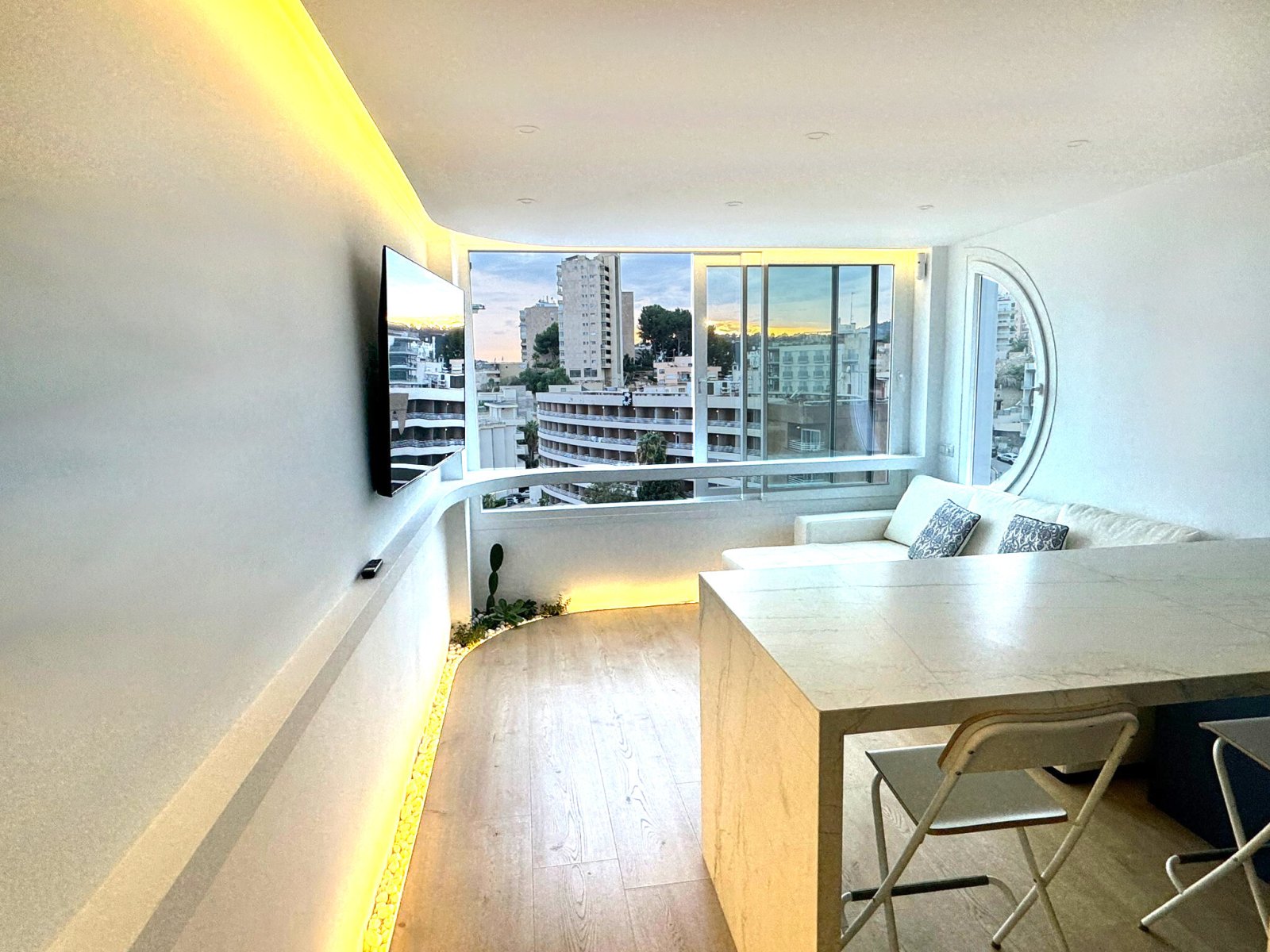 Newly renovated apartment with sea views in an excellent location Newly renovated apartment with sea views in an excellent location