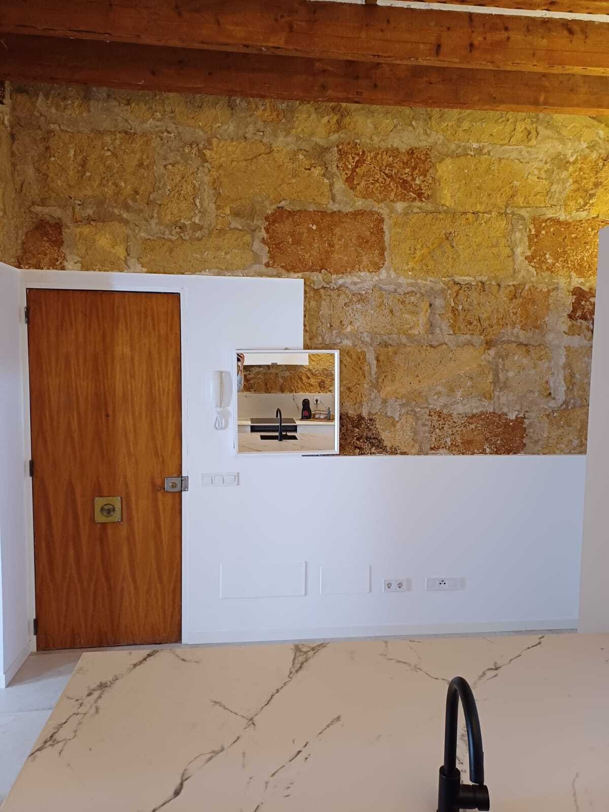 Modernized entrance area with new electrical installation – functional infrastructure in a historic setting Modernized entrance area with new electrical installation – functional infrastructure in a historic setting