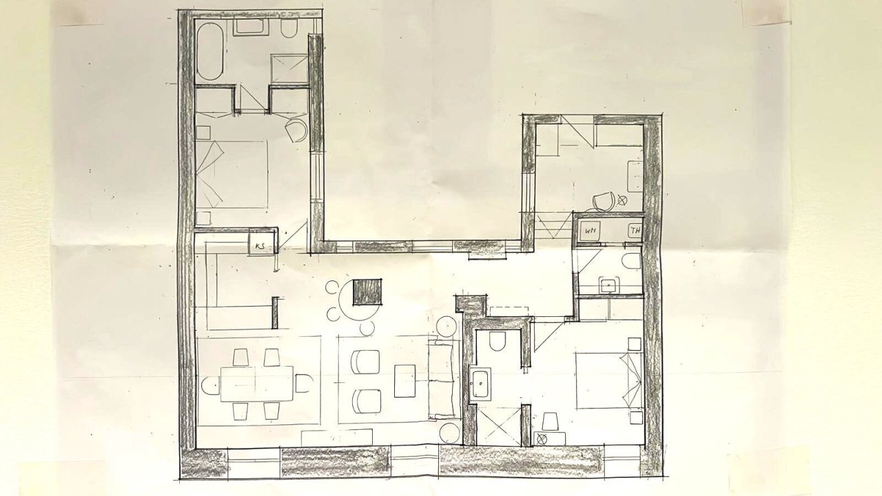 Smart floor plan design with flowing room connections and a central courtyard