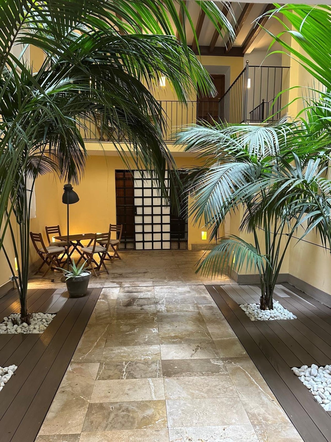 Courtyard with elegant layout and high ceilings