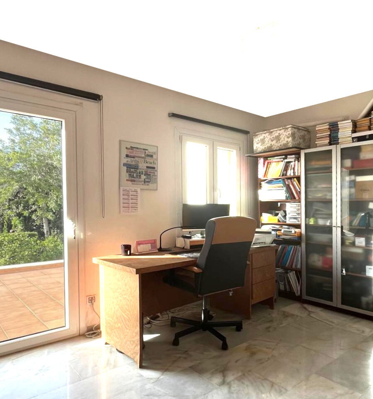 Elegant study with integrated library and large window front to the garden Elegant study with integrated library and large window front to the garden