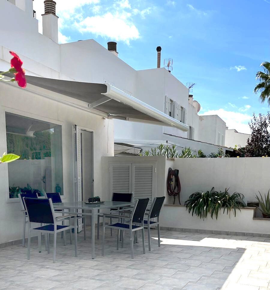 Terrace area with retractable sunshade and privately enclosed outdoor space Terrace area with retractable sunshade and privately enclosed outdoor space
