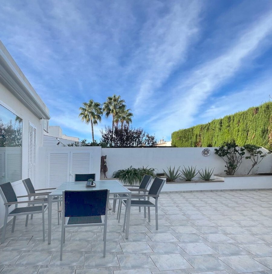 Modern holiday home in an upper location 