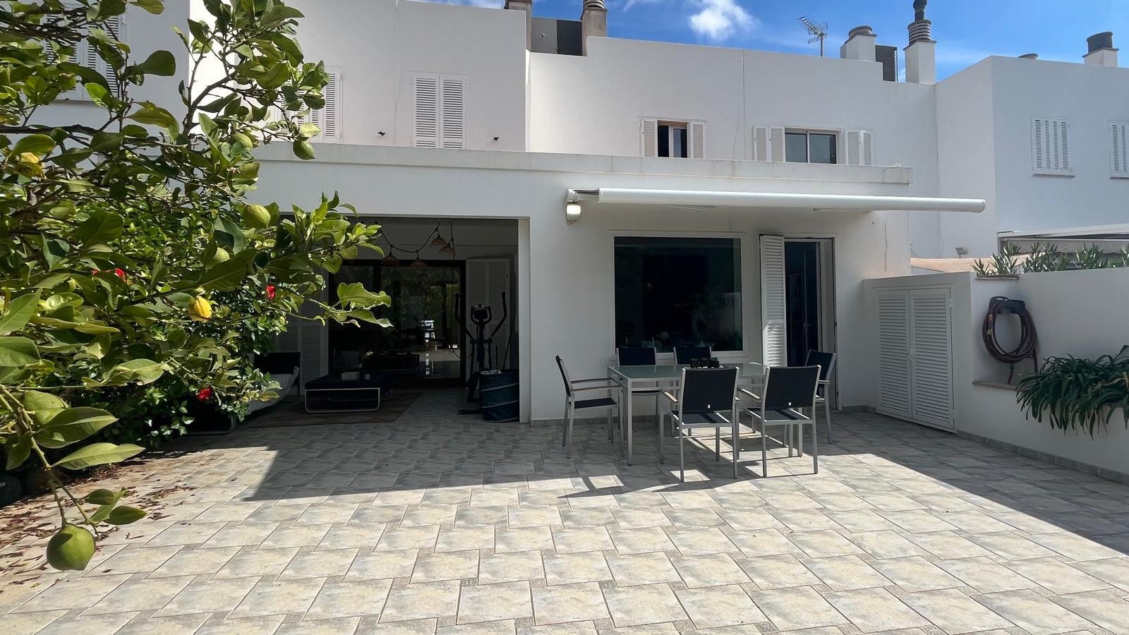 Sunlit terrace with high-quality natural stone flooring and integrated sun protection system Sunlit terrace with high-quality natural stone flooring and integrated sun protection system