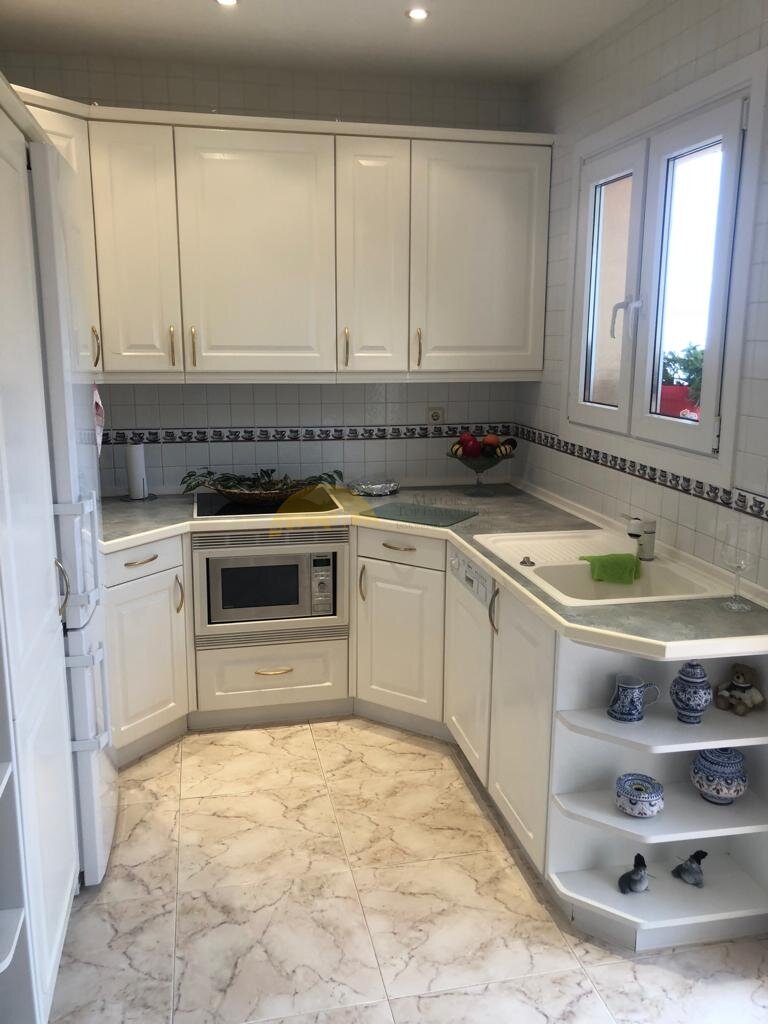 Functional kitchen with practical L-shape and ample storage