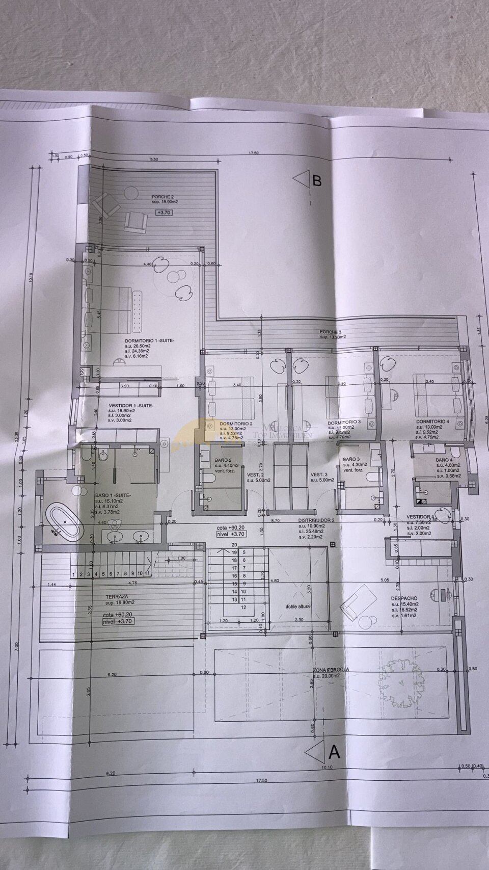 Intelligent floor plan design with optimal space distribution and versatile usage options