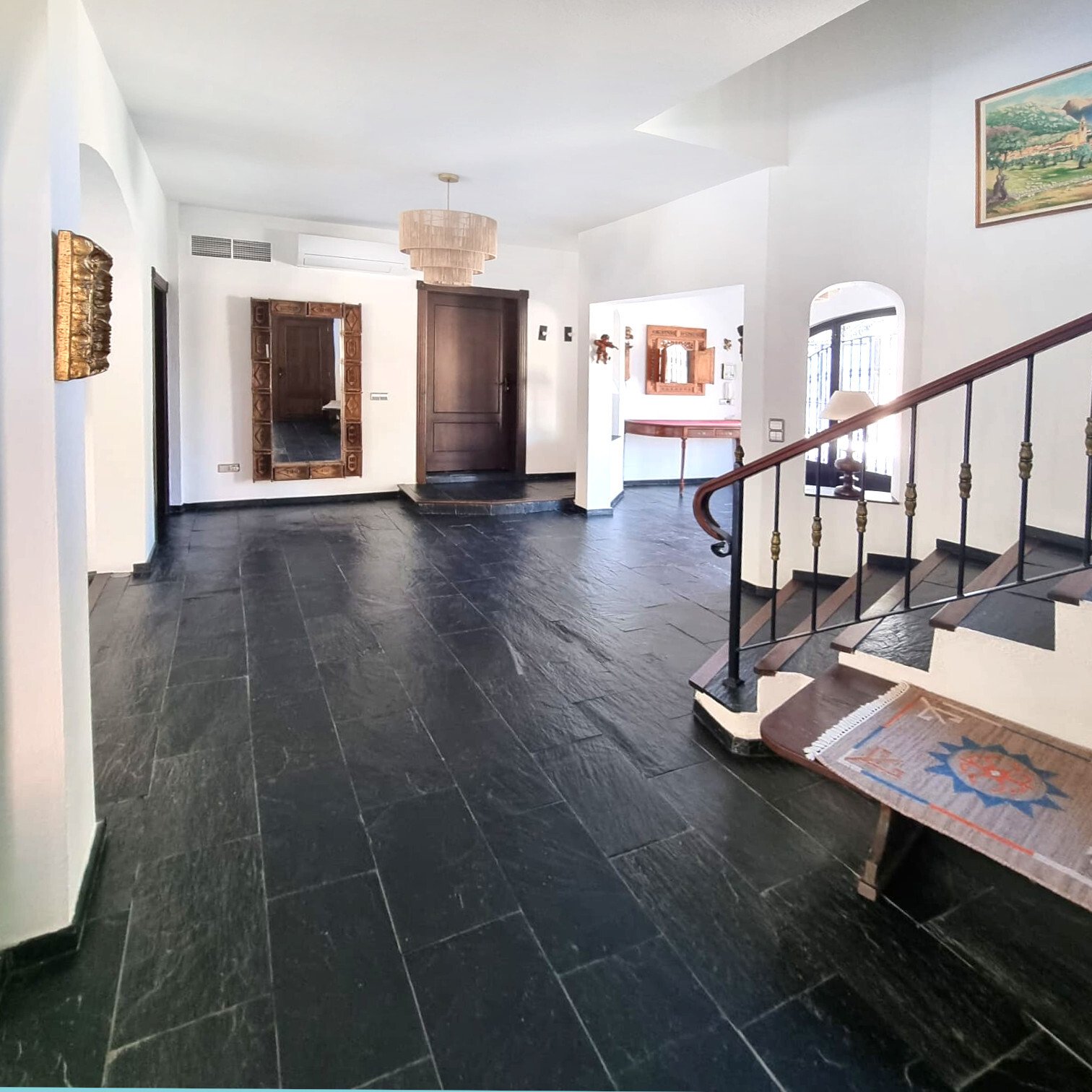 Representative entrance hall with elegant staircase and high-quality natural stone floors Representative entrance hall with elegant staircase and high-quality natural stone floors