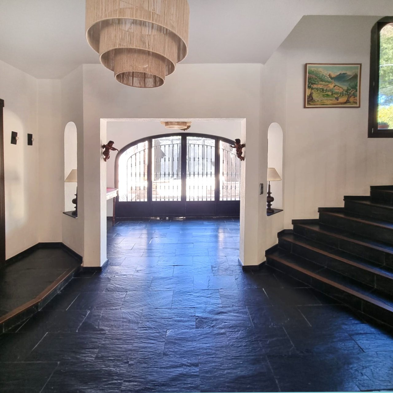 Representative entrance hall with elegant round arch openings, distinctive ceiling design, and high-quality natural stone flooring. Representative entrance hall with elegant round arch openings, distinctive ceiling design, and high-quality natural stone flooring.