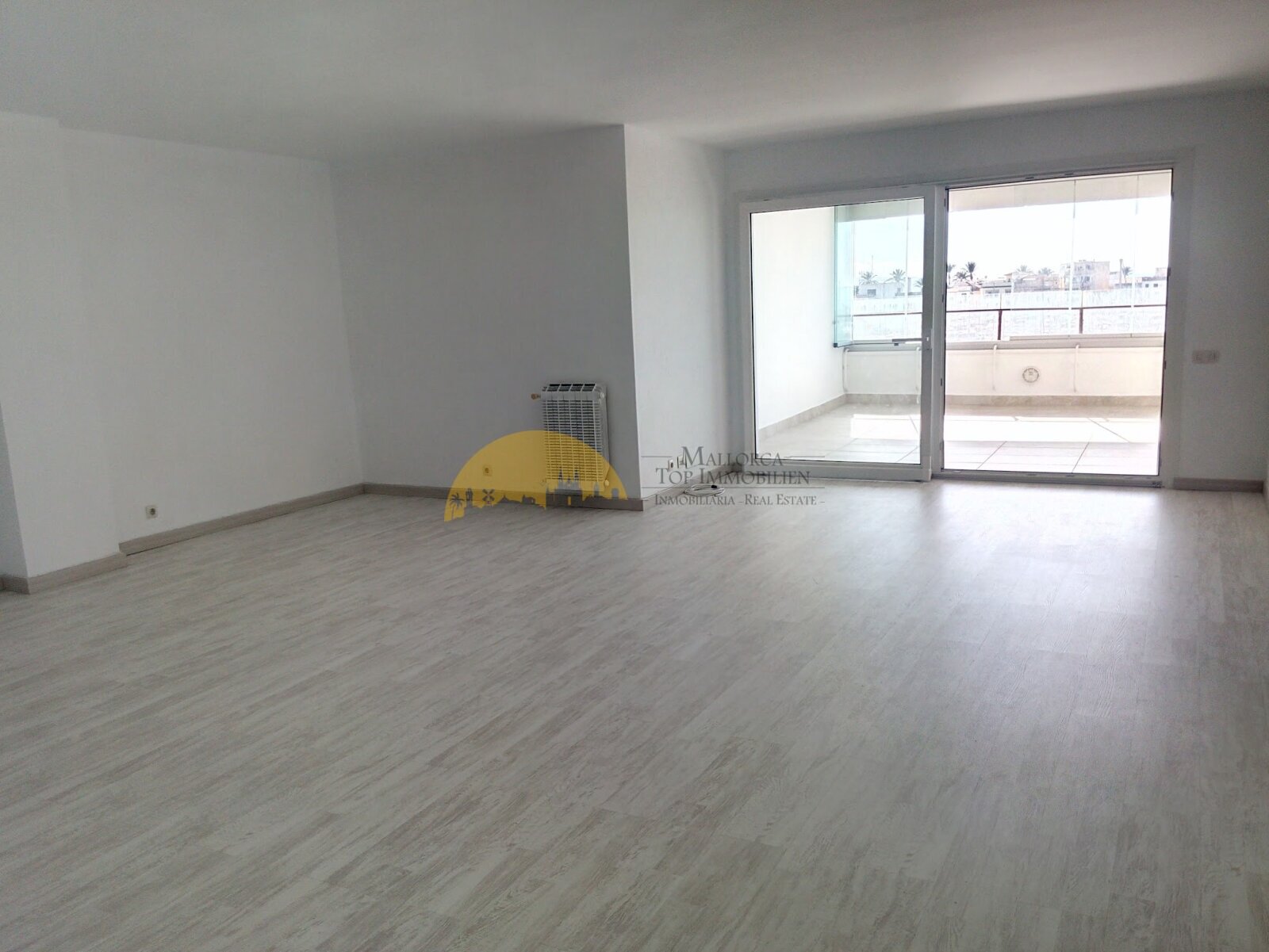 Bright living room with direct terrace access and panoramic windows