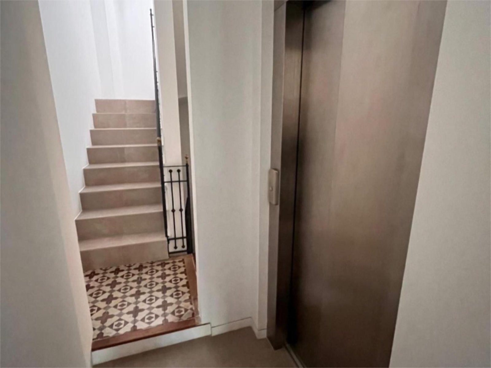 Treppenaufgang zur Wohnung Treppenaufgang zur Wohnung
