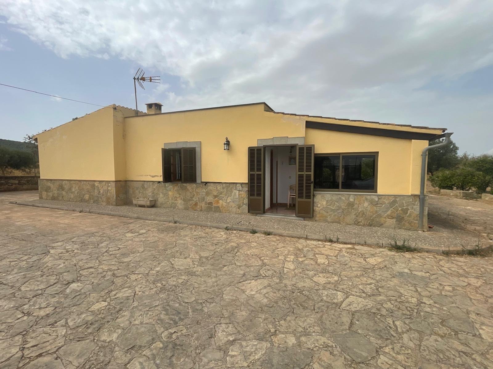 Finca en Santa Eugènia – con potencial para personalizar Finca en Santa Eugènia – con potencial para personalizar