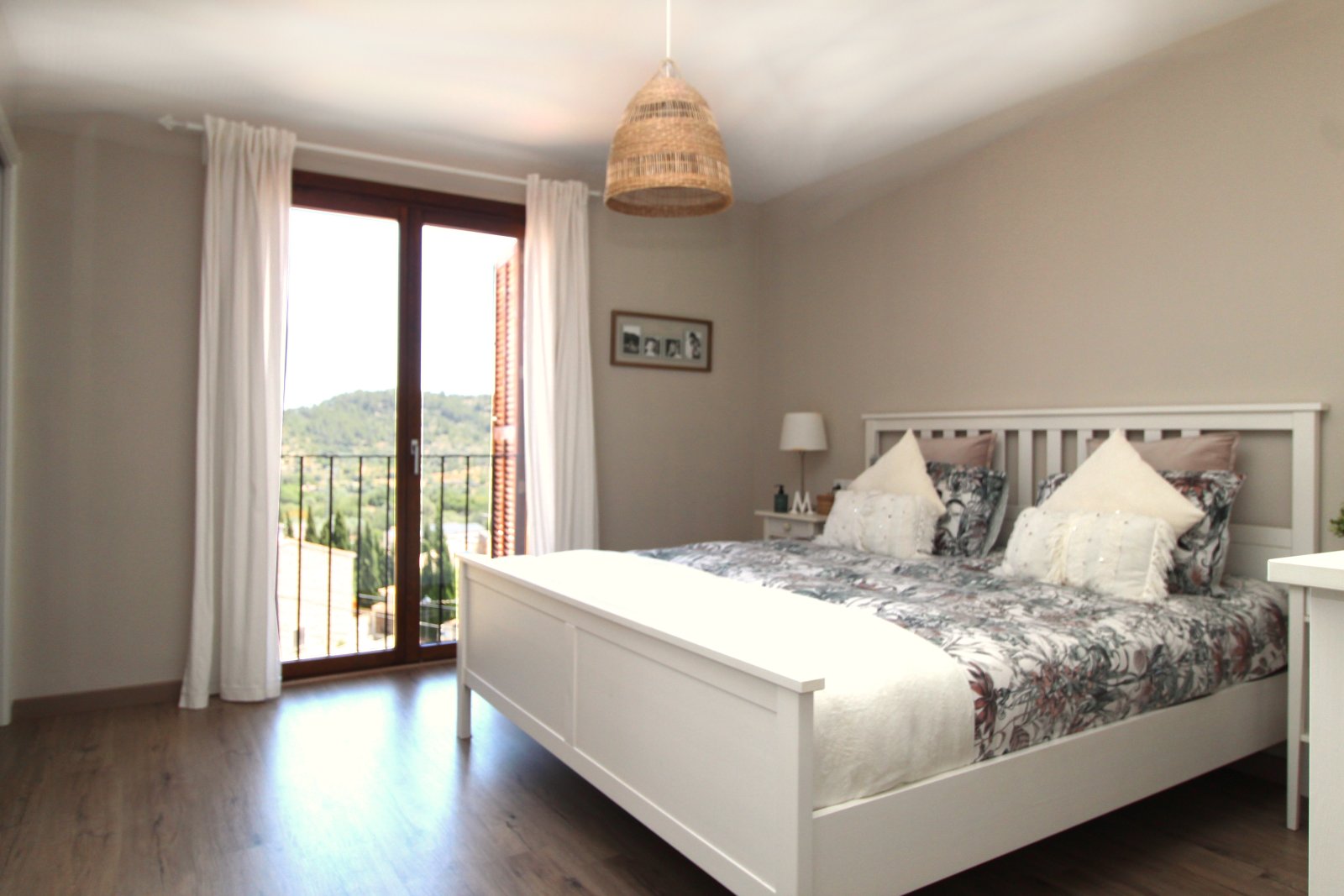 Gran chalet de piedra natural con piscina comunitaria