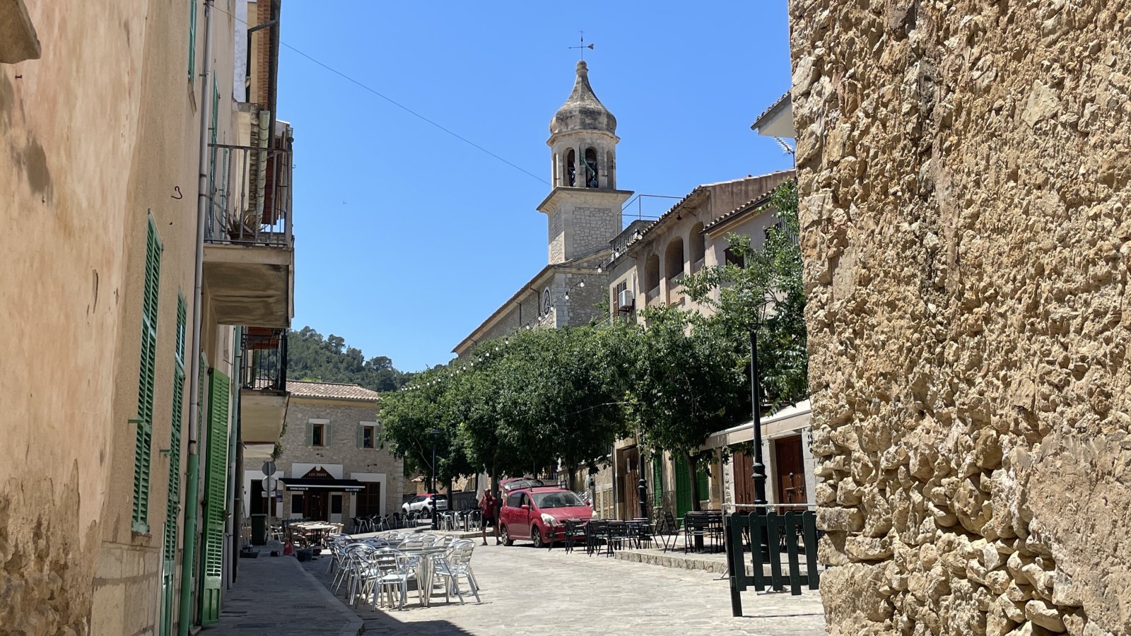 Gran chalet de piedra natural con piscina comunitaria