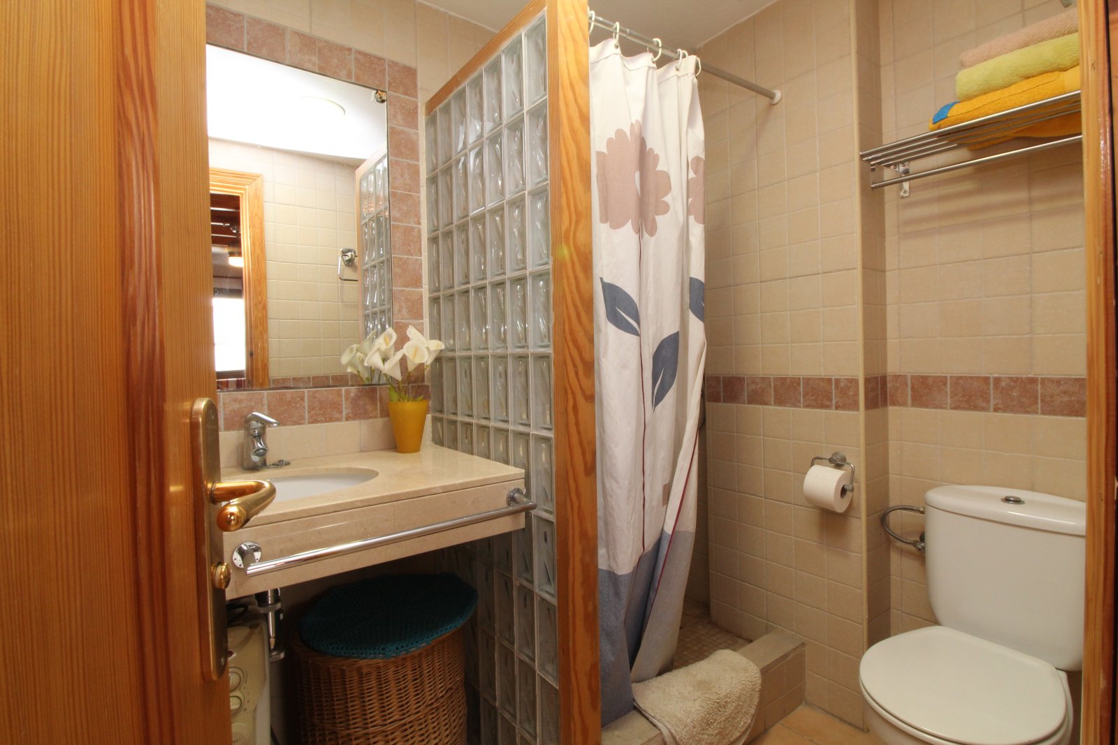 Encanto urbano con estudio y terraza privada – vivir con flexibilidad y estilo en Palma