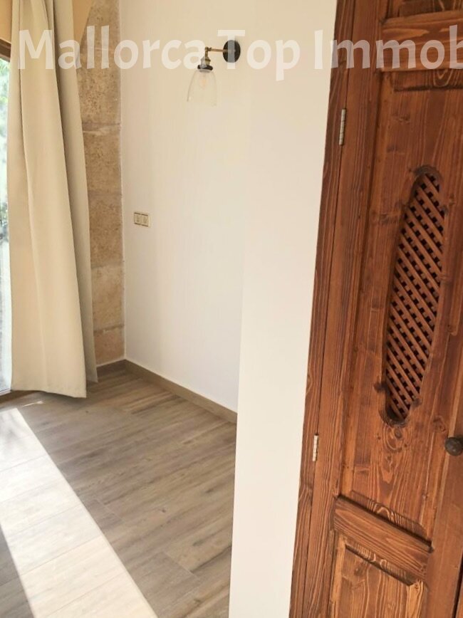 Finca enclavada en la naturaleza con vistas al monte de las brujas.