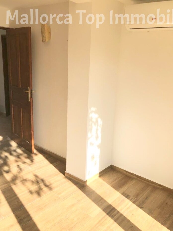 Finca enclavada en la naturaleza con vistas al monte de las brujas.