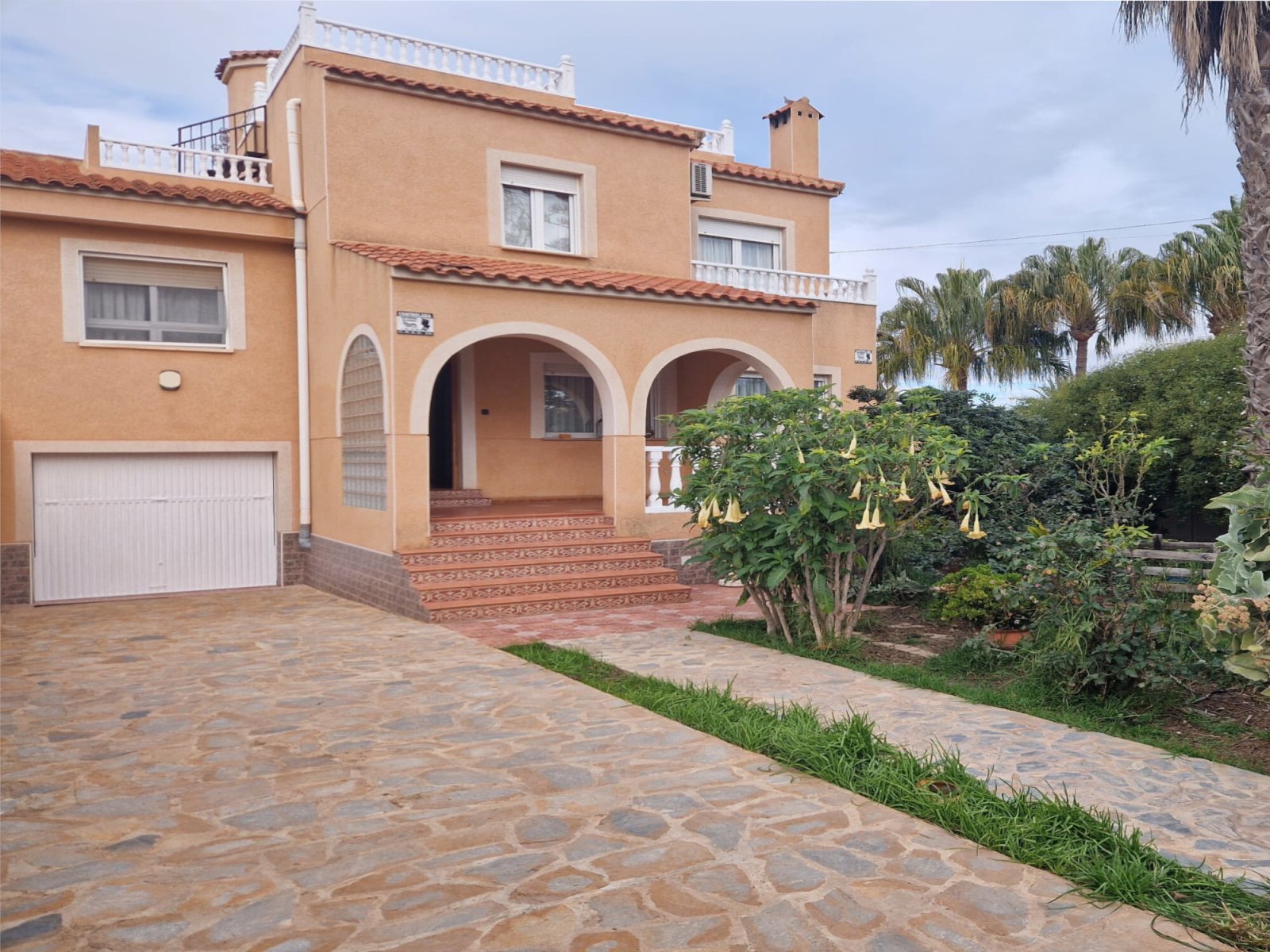 Elegante vivienda pareada con piscina privada junto a las salinas de Torrevieja