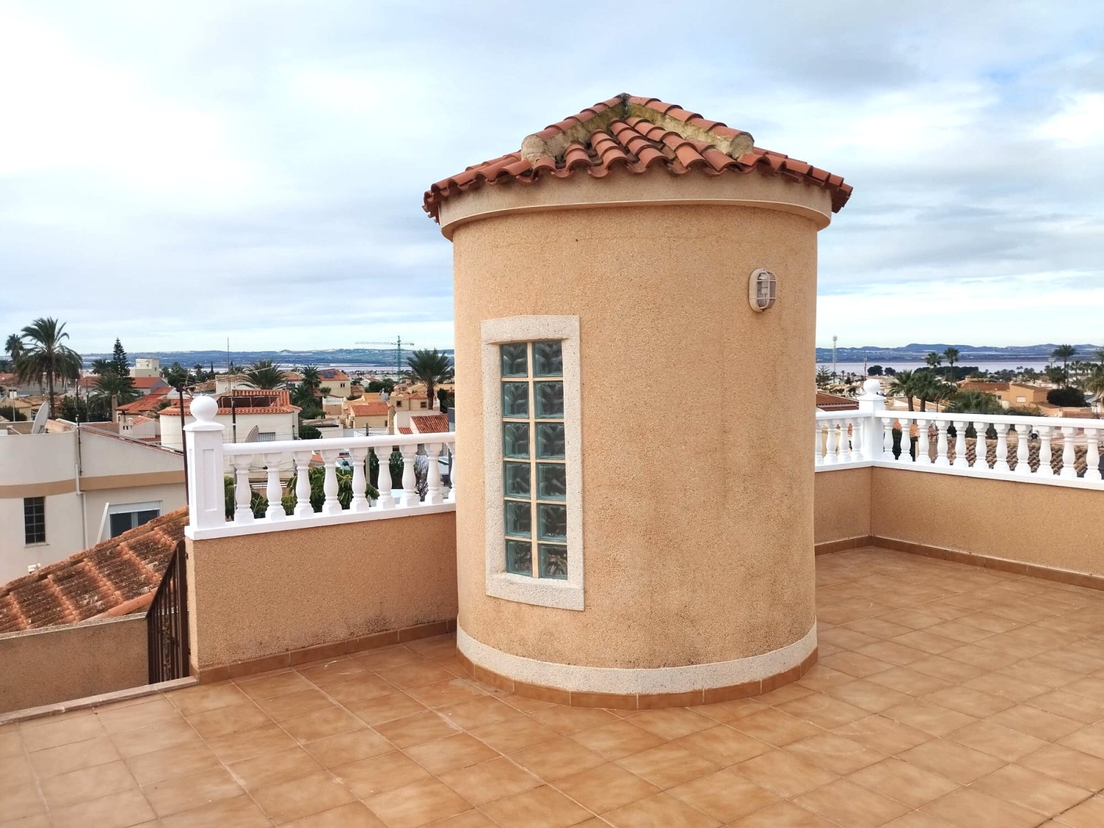 Elegante vivienda pareada con piscina privada junto a las salinas de Torrevieja