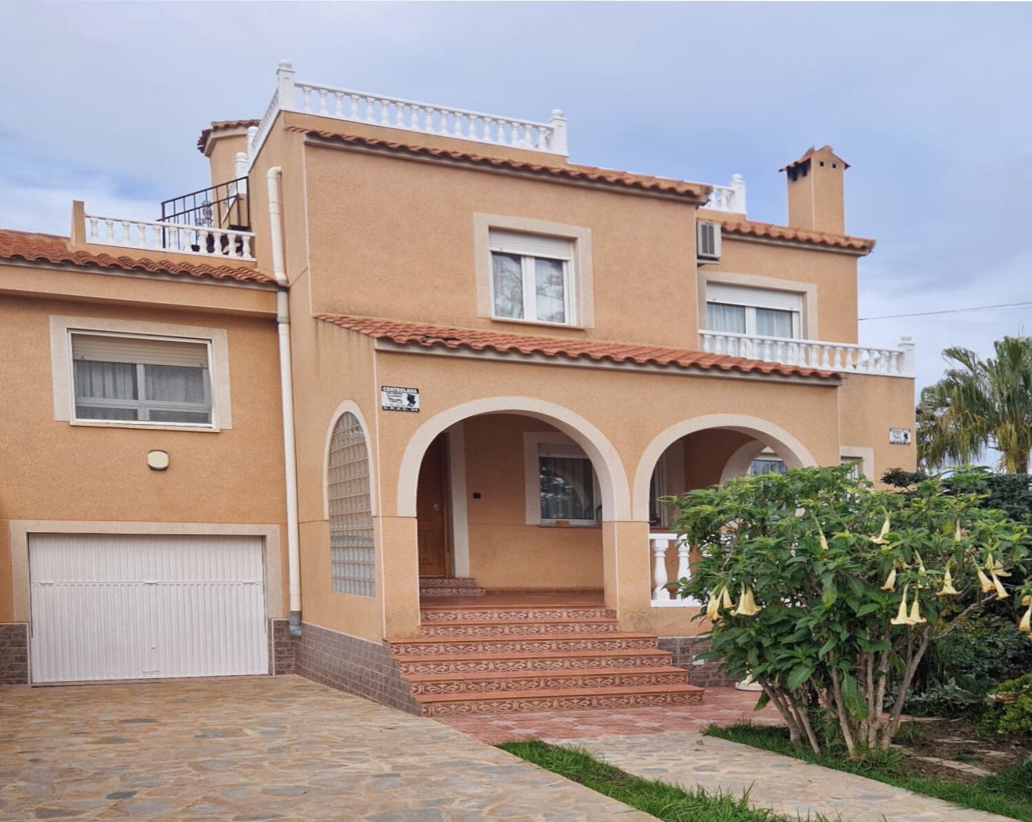 Elegante vivienda pareada con piscina privada junto a las salinas de Torrevieja