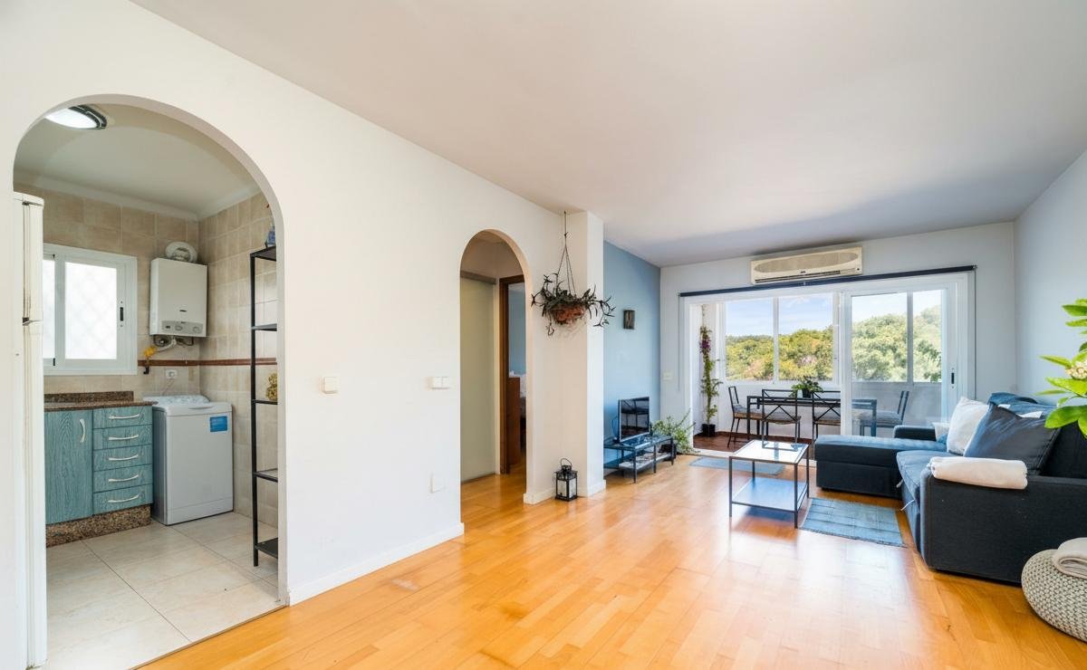 Apartamento Modernizado con Vistas al Parque, Montaña y Mar en El Terreno