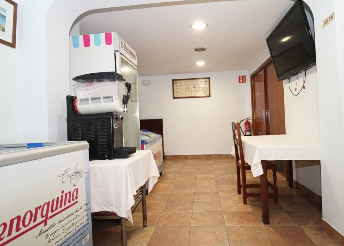 Libertad mediterránea en varios niveles – Casa adosada con amplias terrazas y vistas al mar