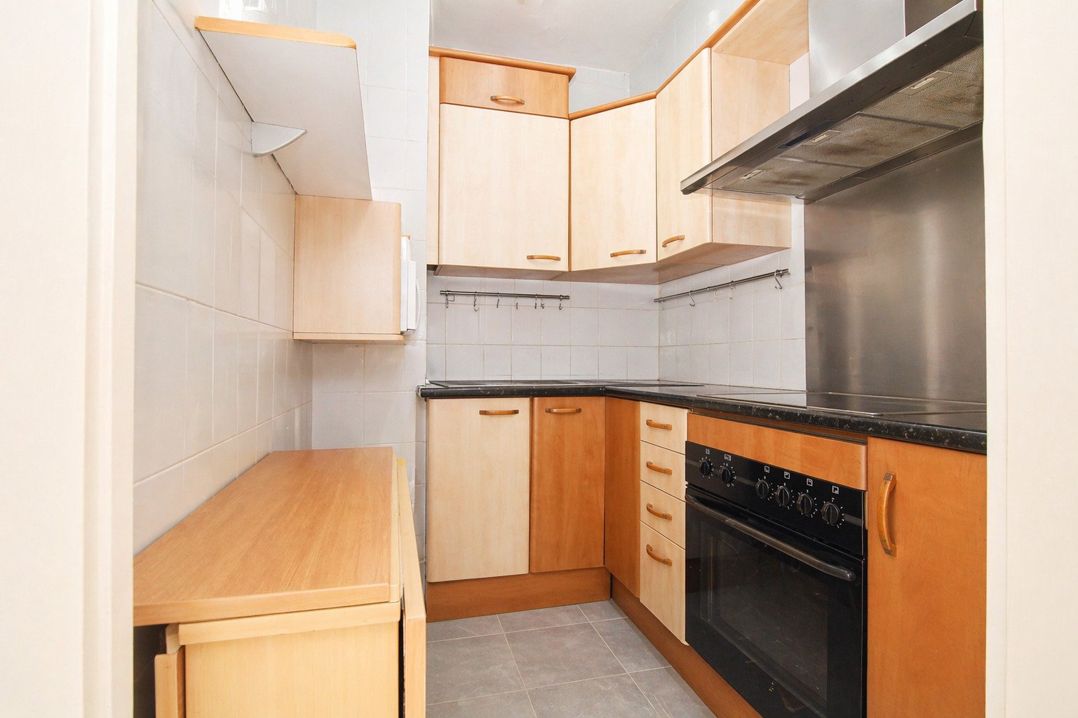 Apartamento con balcón – Estilo de vida urbano cerca del mar